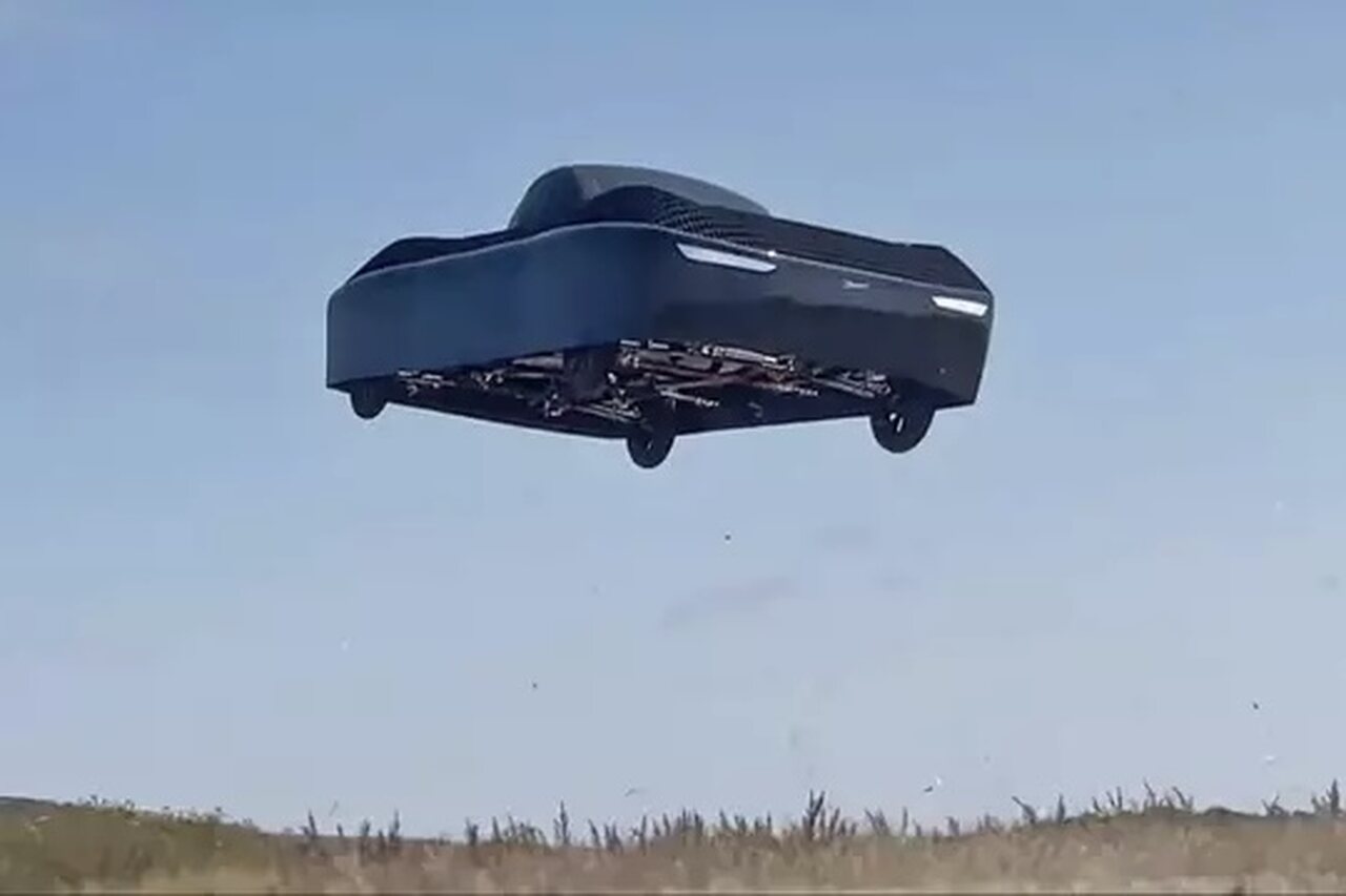 Video shows the operation of the world’s first flying car
