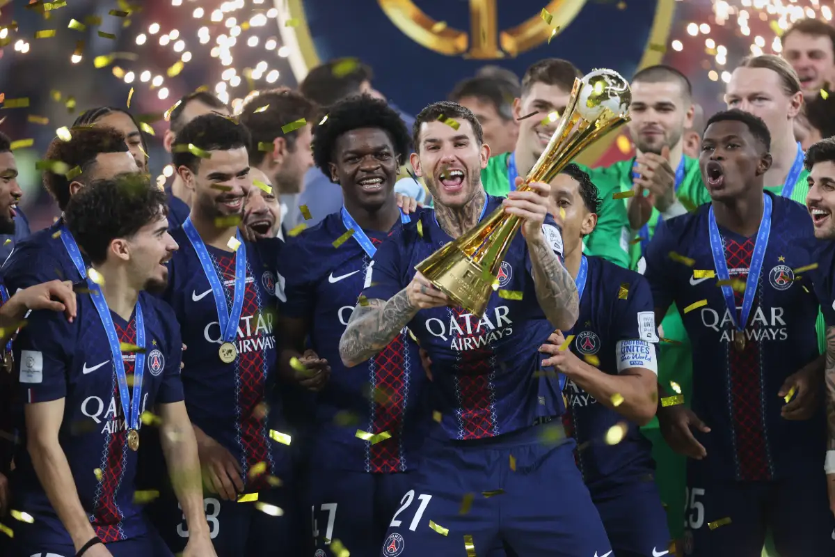 Mendelssohn Est Sur Le Toit (2011) - The Movie Database (TMDB