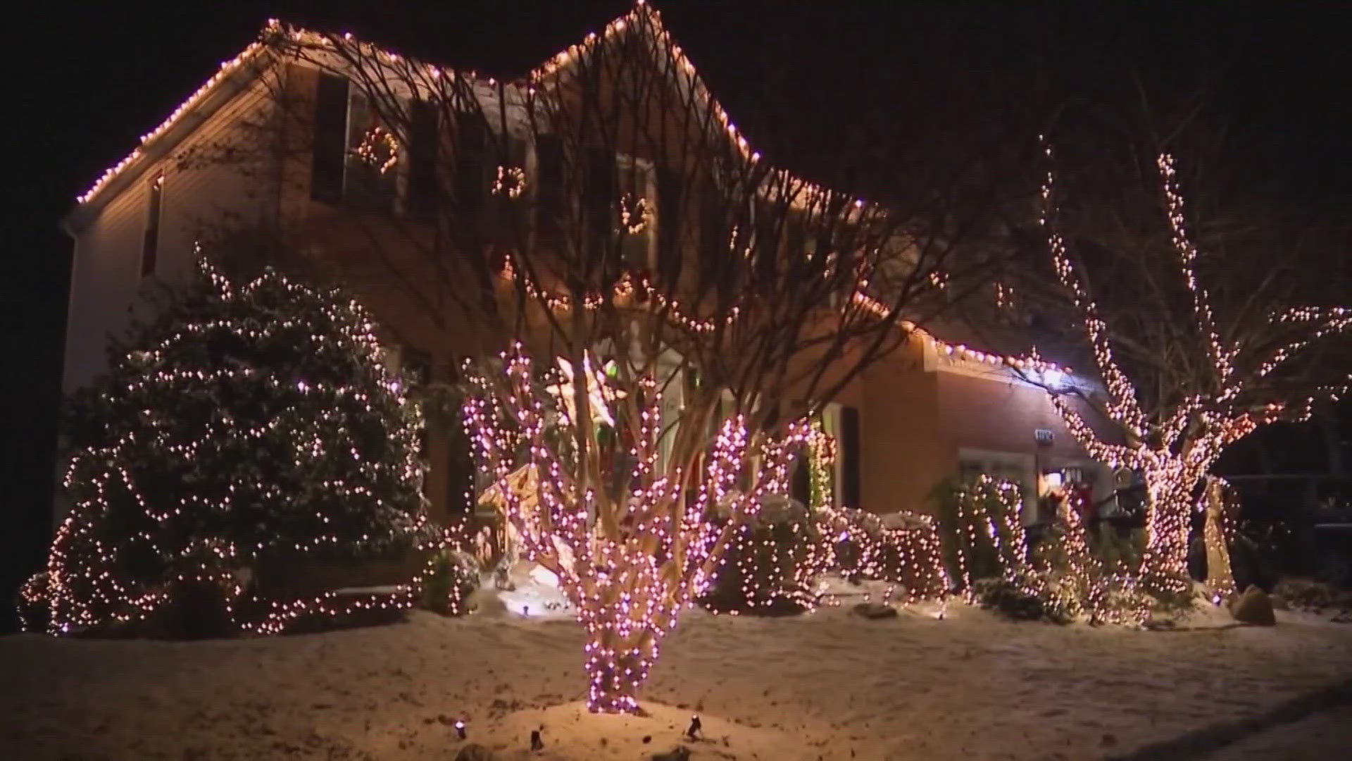 Maryland family fined by HOA over Christmas lights