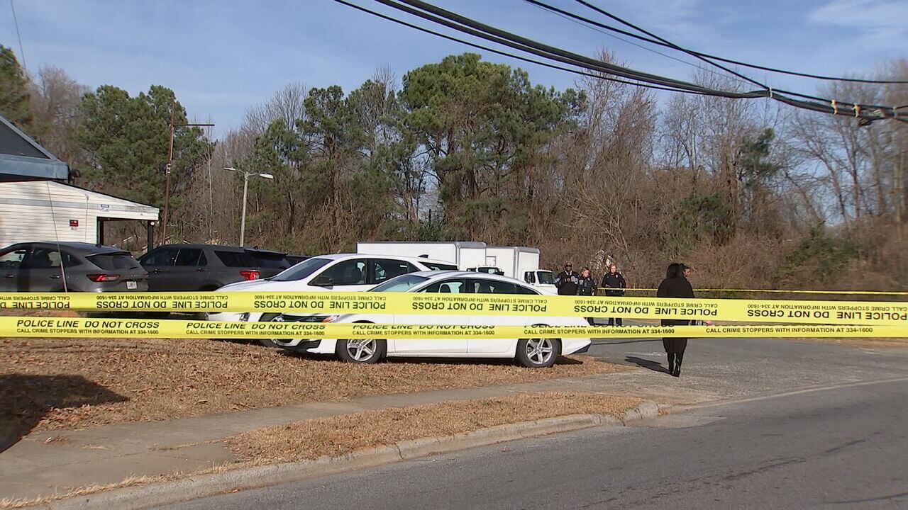 'Heart-wrenching': 1 shot, killed at strip mall known for community ...