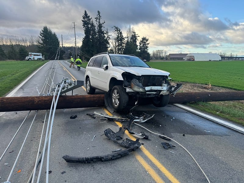 Storm knocks out power for tens of thousands across Snohomish County