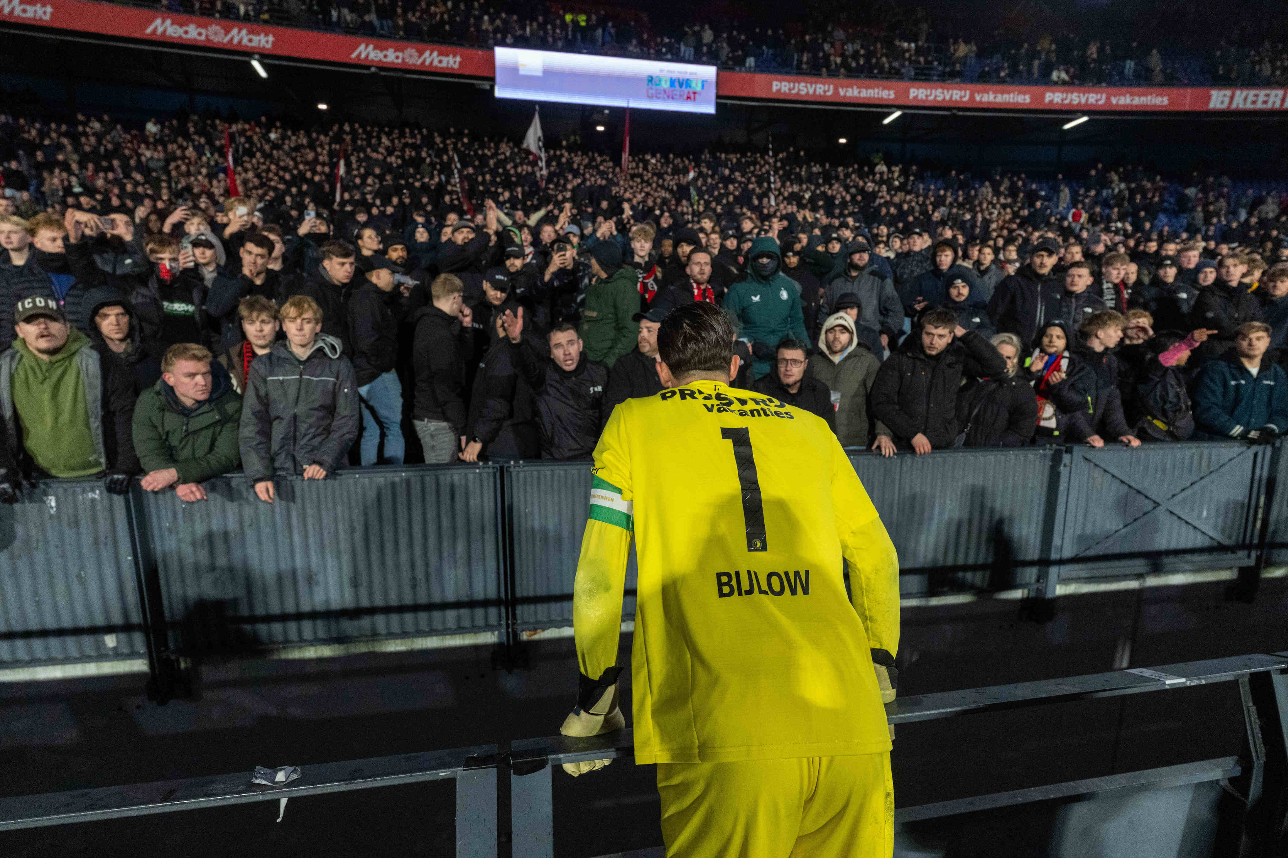 Van der Gijp pikt er Feyenoorder tussenuit: 'Denkt dat hij goed kan ...