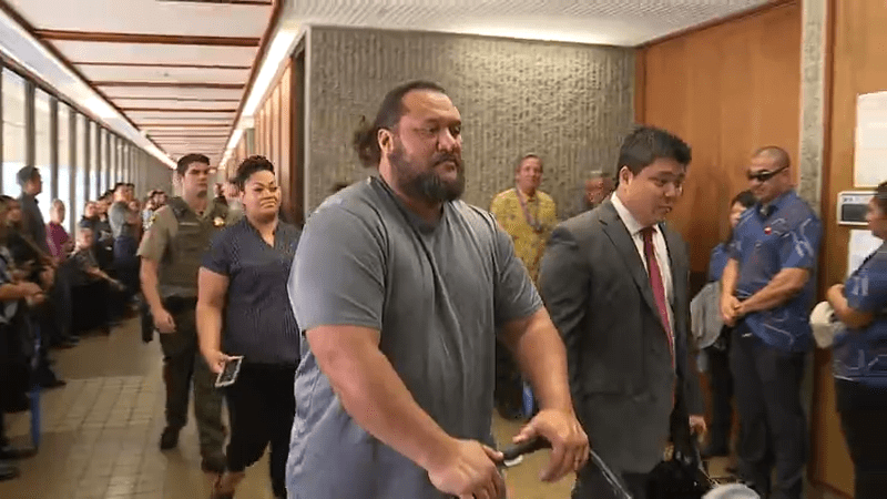 Supporters pour into Honolulu courtroom for DOE employee attacked at Moanalua basketball game<br><br>