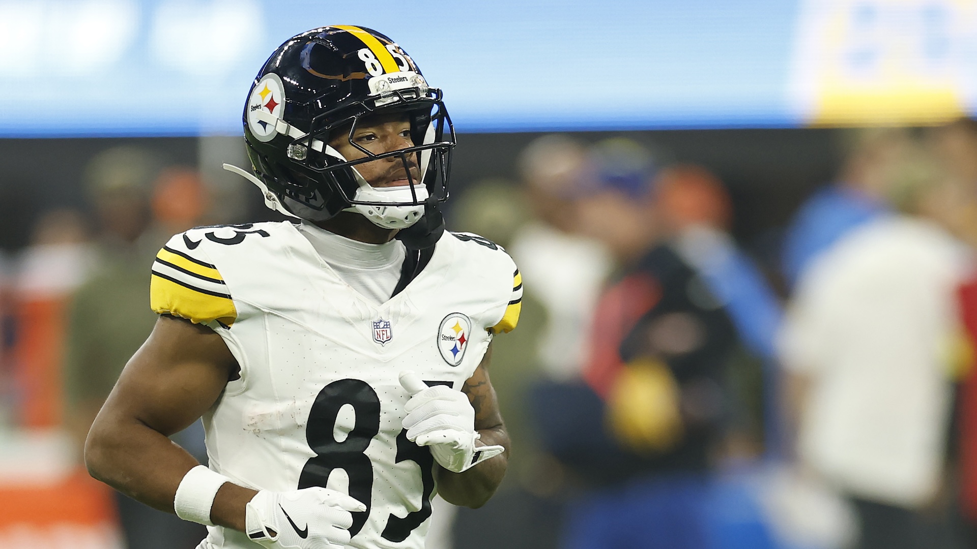 Steelers bring back veteran RB after failing to re-sign promising young ...