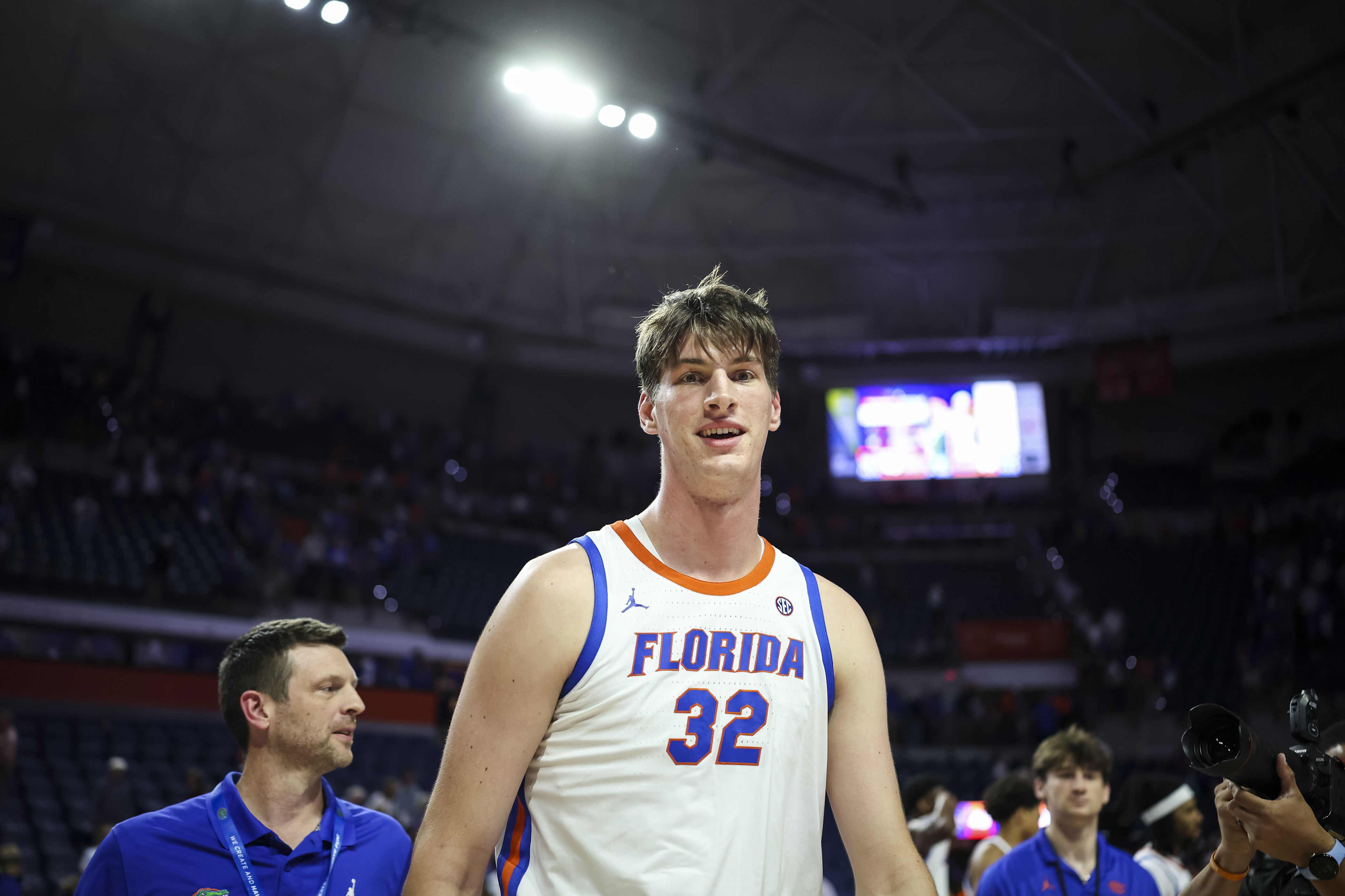 7-foot-9 freshman makes college basketball history for Florida Gators<br><br>