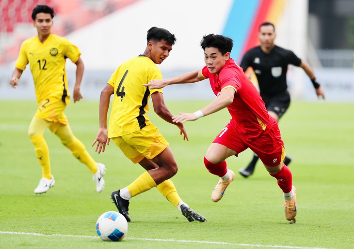 Bí mật danh tính tổ trọng tài điều khiển trận U22 Việt Nam - Thái Lan