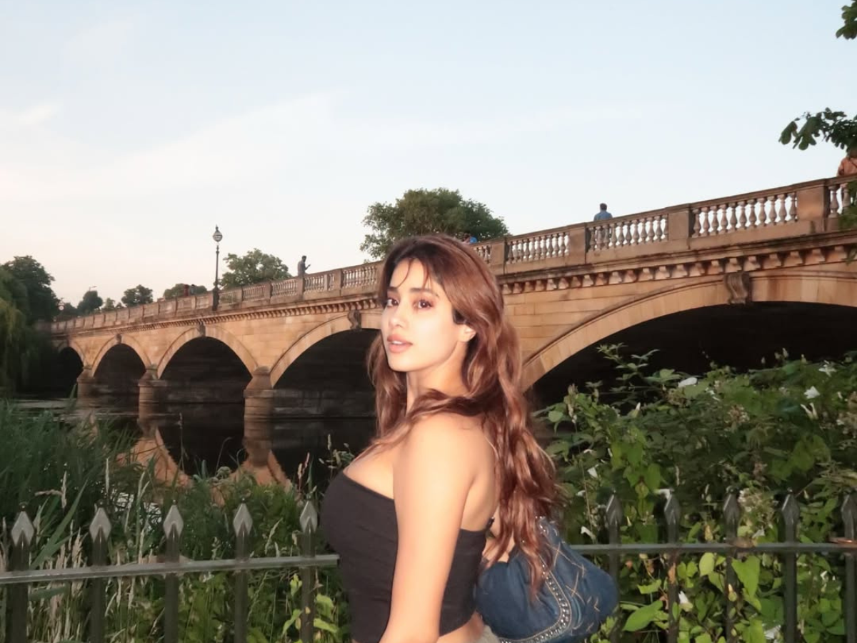 How Janhvi turns simple outfits into style statements