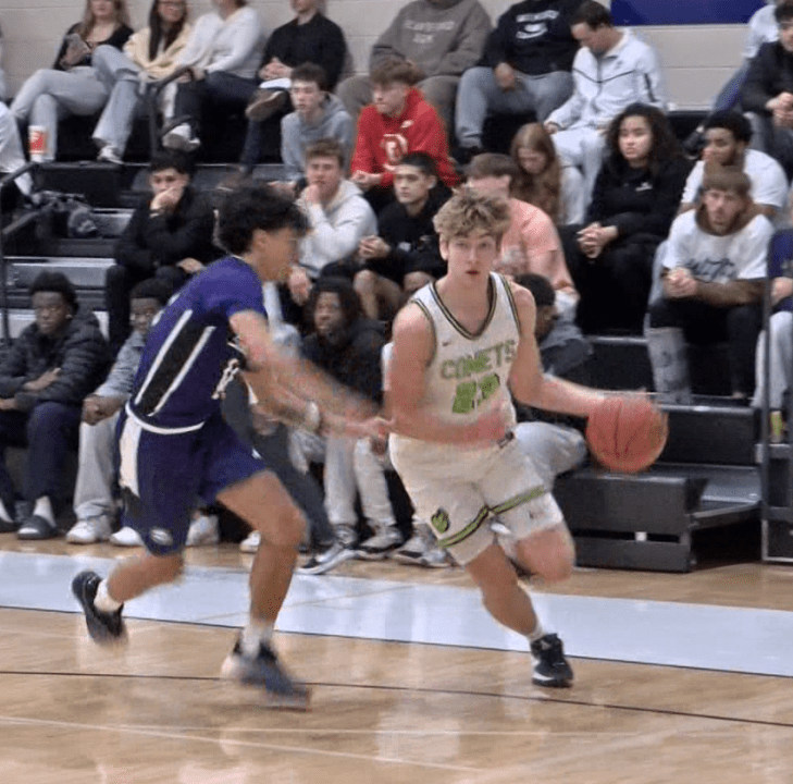 #4 Ellsworth escapes WIT upset bid with last-second three-pointer, pulling off 75-72 win<br><br>