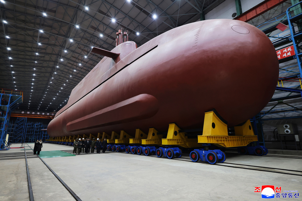North Korea displays apparent progress in construction of nuclear-powered submarine<br>