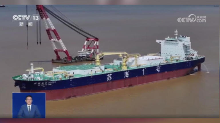 全球首艘鮭魚養殖船 排水量＝2艘中型航艦