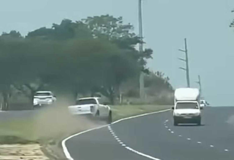 Video shows a Ford bakkie driving on the wrong side of the road before ...