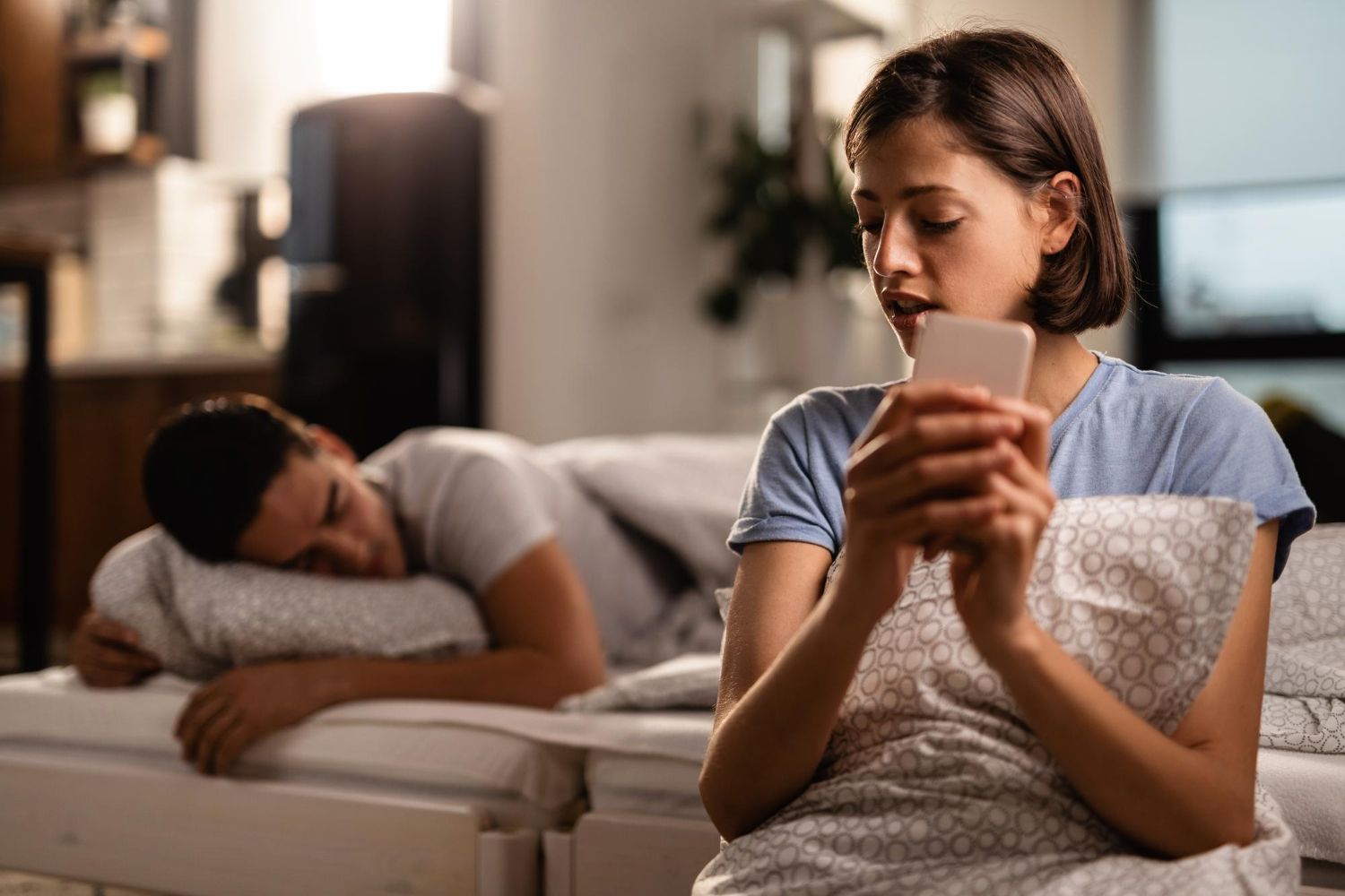 Apa Itu Micro-Cheating? Kenali Tanda Selingkuh Halus yang Sering Dianggap Biasa
