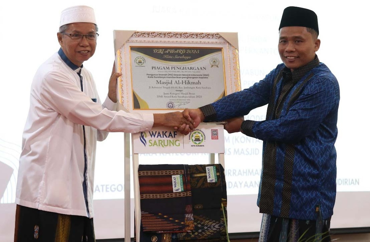 Program Wakaf Sarung Tingkatkan Ketenangan Ibadah Jemaah