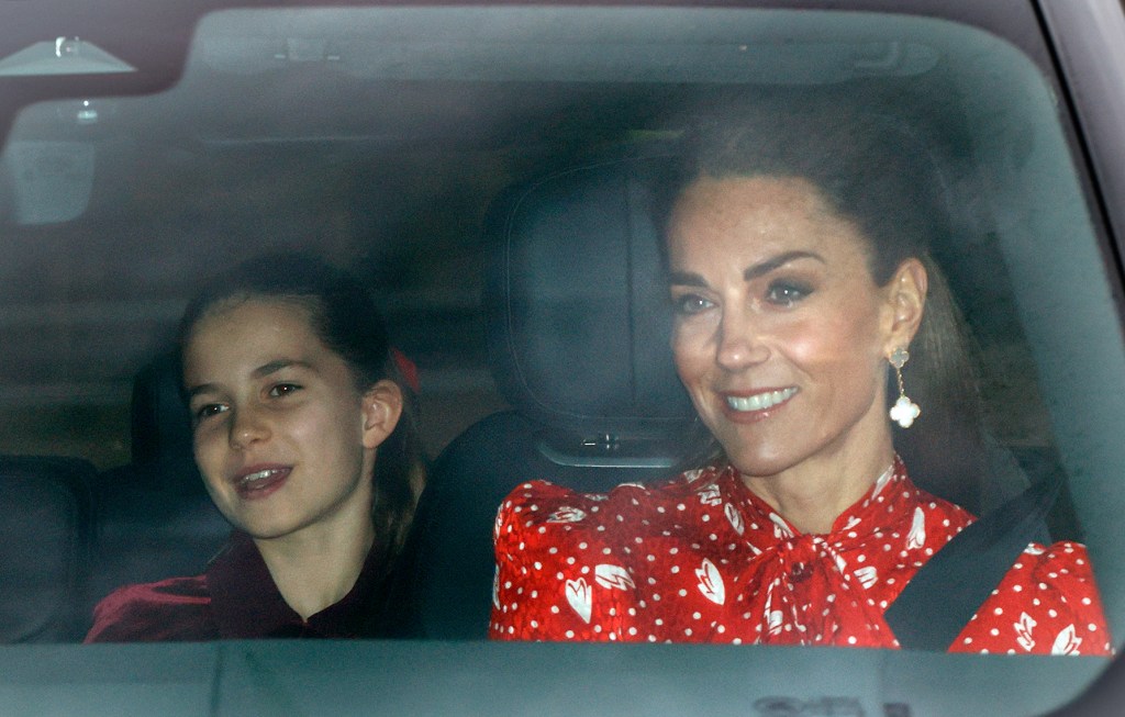 La princesa Charlotte de Gales y Catalina, princesa de Gales, el 16 de diciembre de 2025, en Londres.