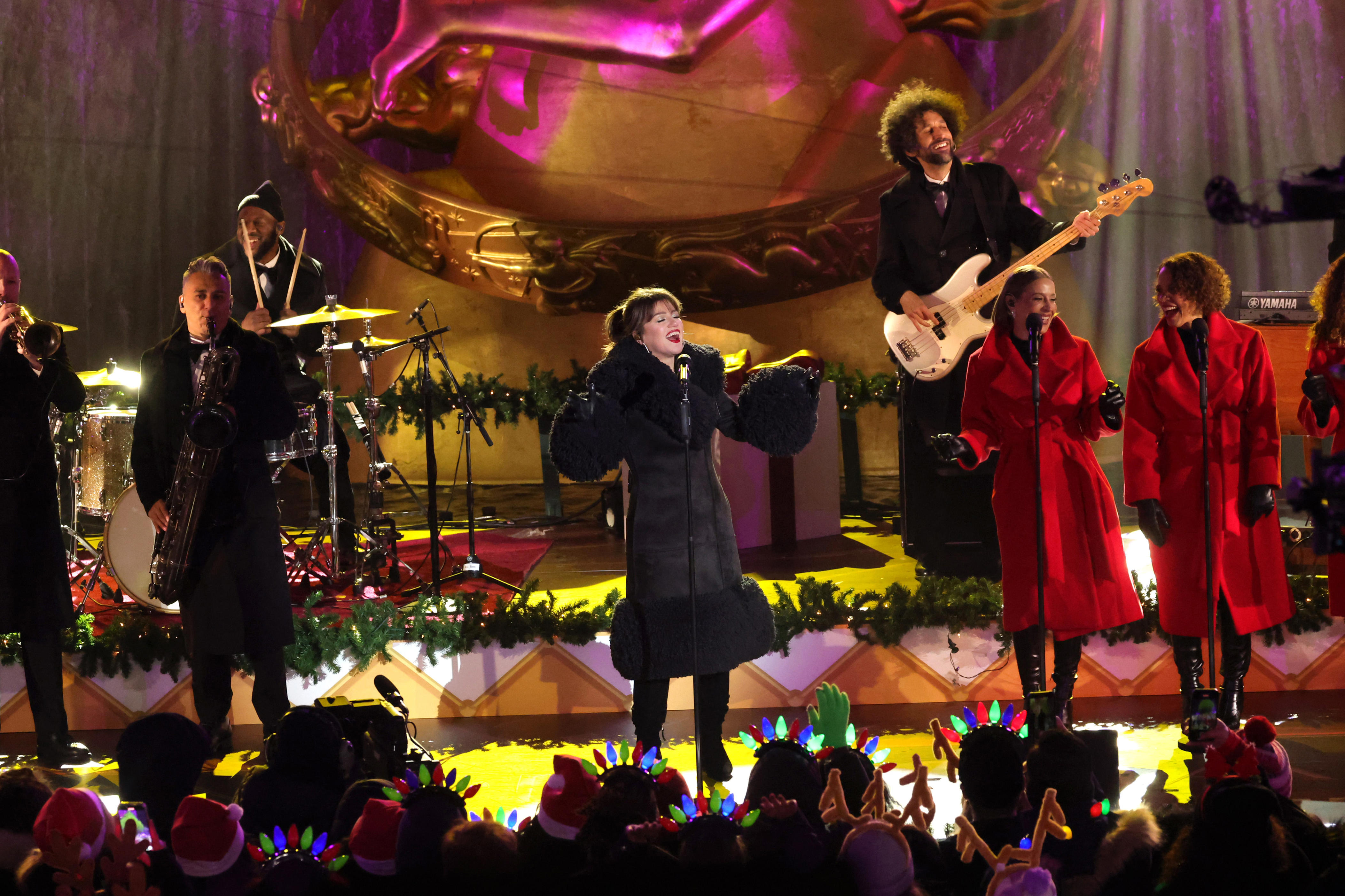 What song is Kelly Clarkson performing at NFL Christmas on Netflix?