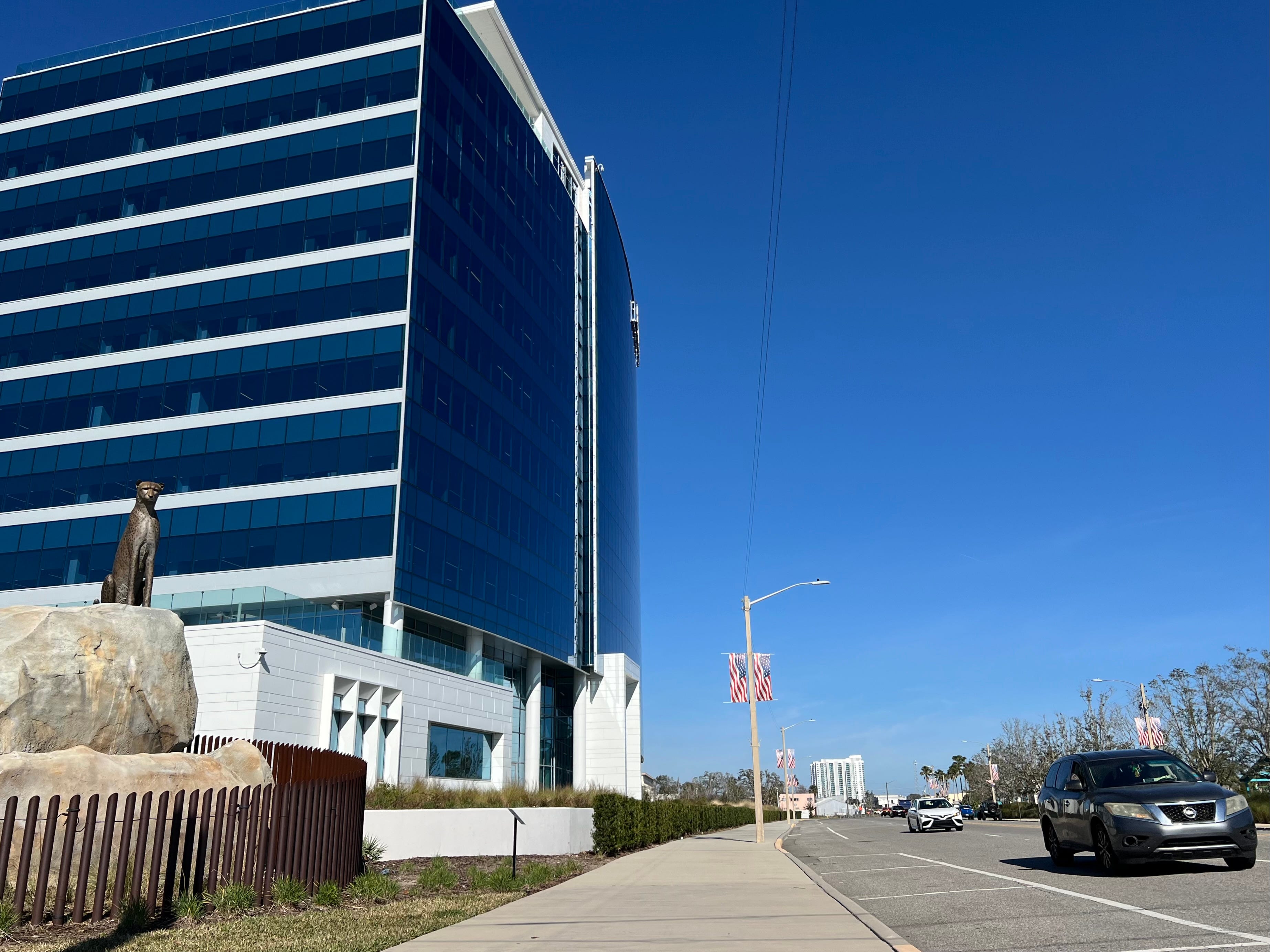 Lawsuit: Ex-Brown & Brown execs hatched holiday plot to poach 200 workers<br><br>