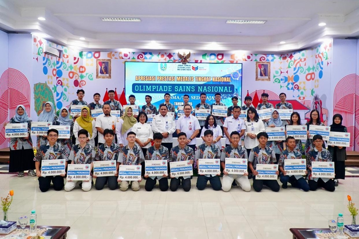 Siswa Jatim Raih 37 Medali OSN 2025, Khofifah Beri Bonus Rp188,5 Juta