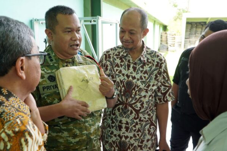 Rompi anti peluru IPB lulus uji TNI dari jarak 5 meter