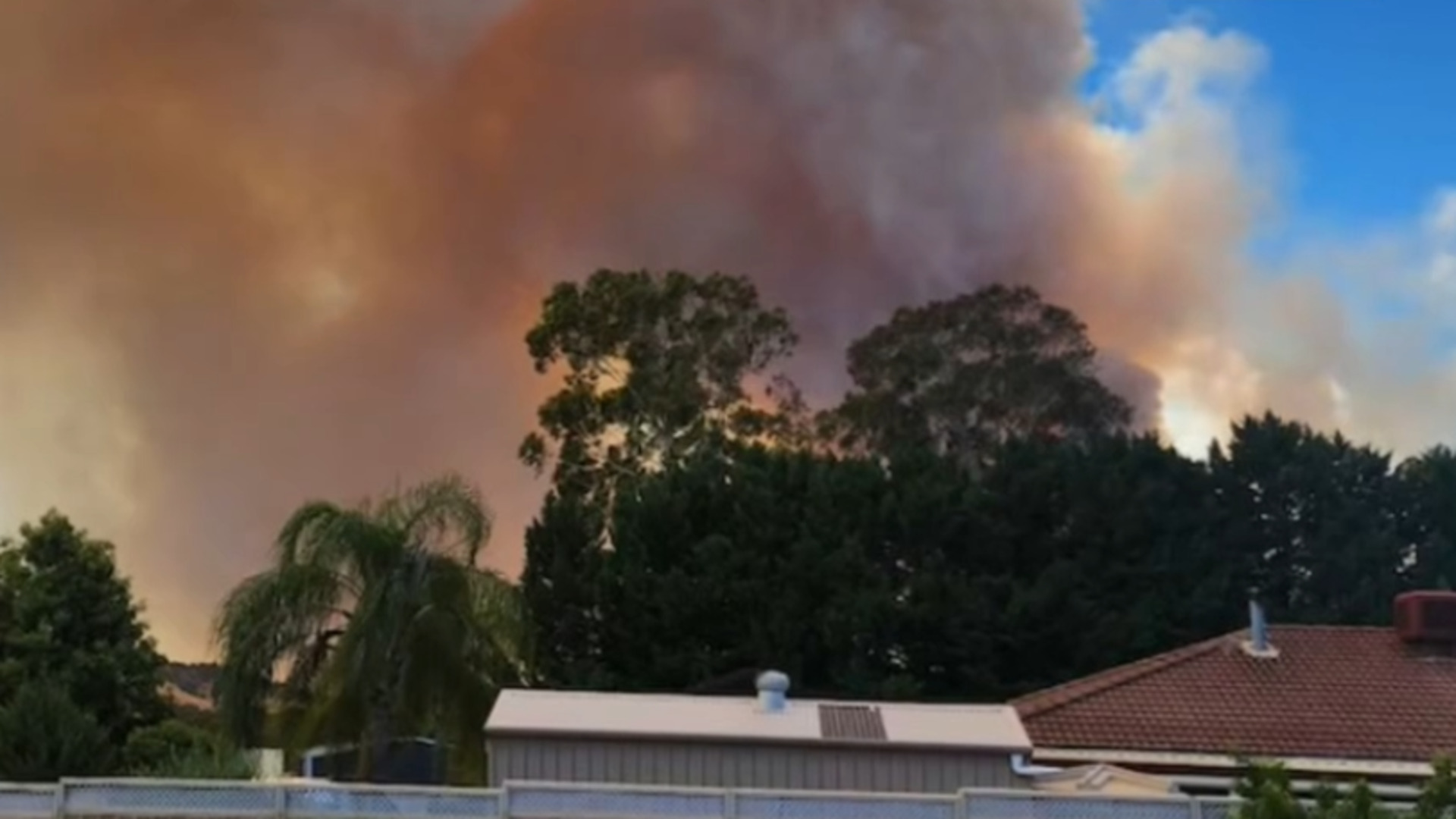 Emergency warnings issued for out-of-control fires in WA