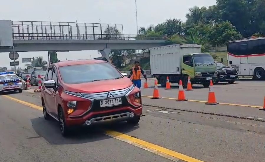 Lalu Lintas Padat Natal 2025, Kontraflow Berlaku dari KM 55 hingga 65 ke Cikampek