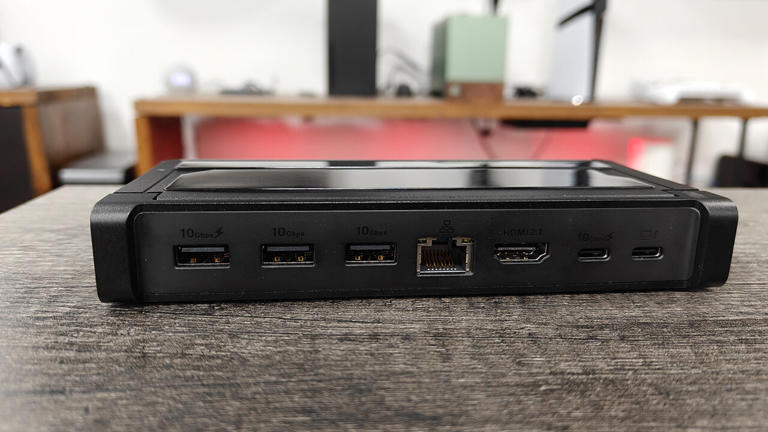 ASUS ROG Bulwark Dock DG300 review