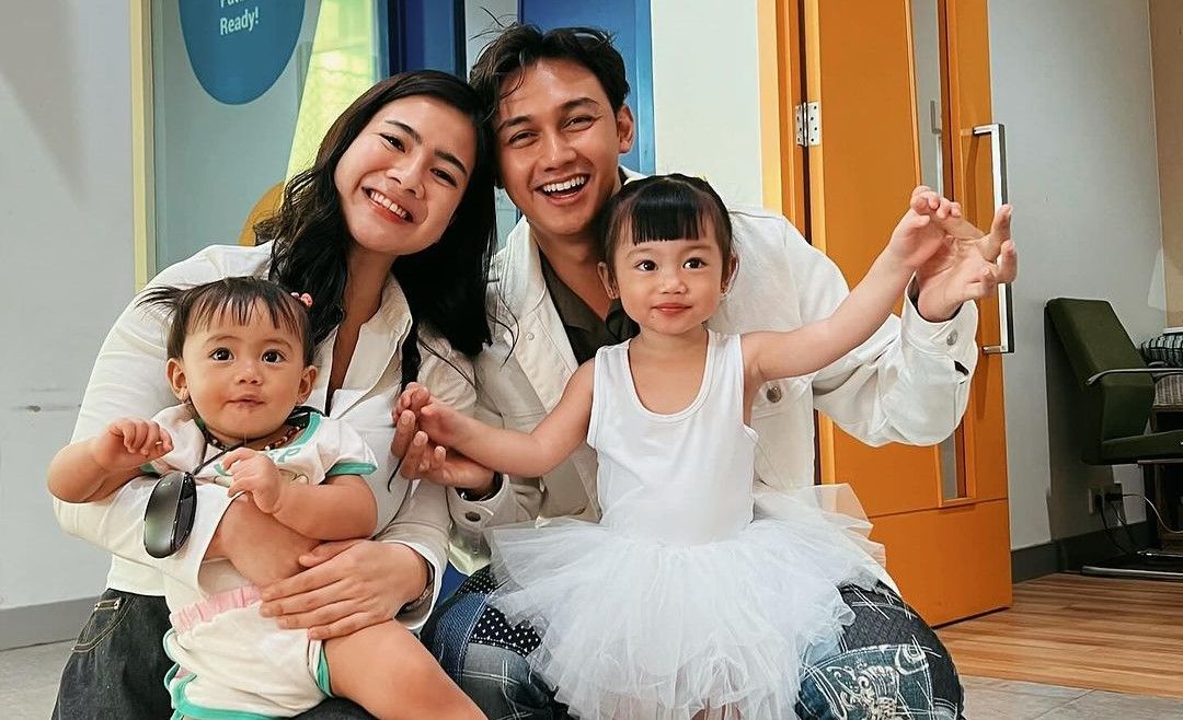 Rayakan Natal 2025, Santa Muncul di Rumah Felicya dan Caesar, Reaksi Anak Bikin Haru