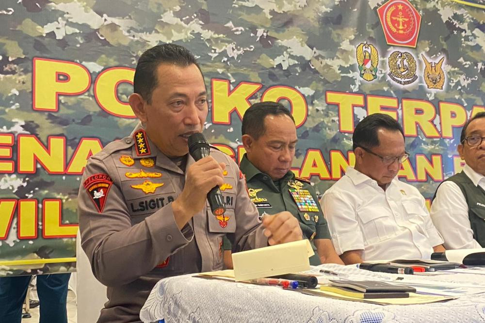Kapolri Ajak Masyarakat Doakan Korban di Sumatra Saat Misa Natal 2025