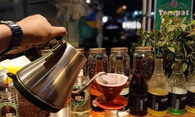 Sebelum naik kereta, kunjungi 10 kafe dekat Stasiun Indihiang Tasikmalaya ini
