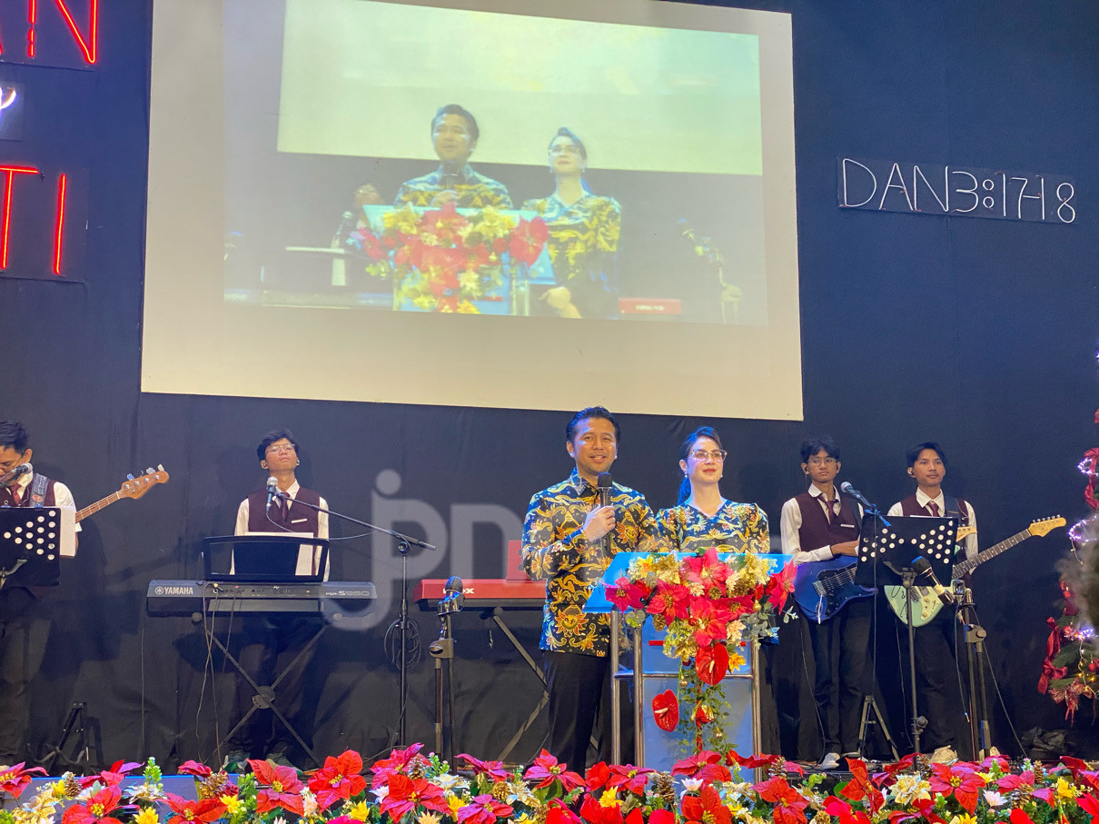 Wagub Emil Pantau Perayaan Natal di Gereja Dolly