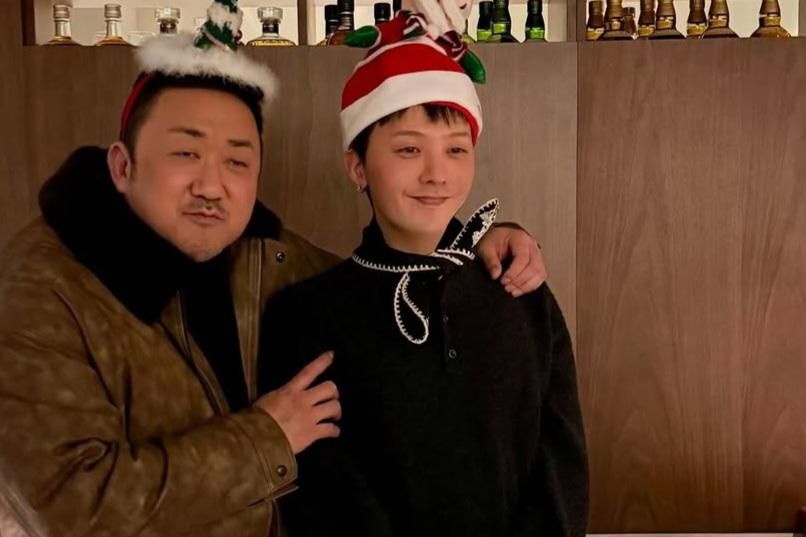 7 potret menggemaskan Ma Dong Seok dan G-Dragon rayakan Natal