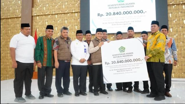 Wamenag Salurkan Bantuan Rp20,84 Miliar untuk Korban Banjir Sumatera