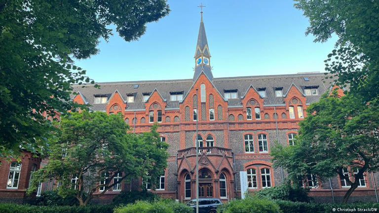 Бывший монастырь на севере Дюссельдорфа теперь используется как четырёхзвёздочный отель