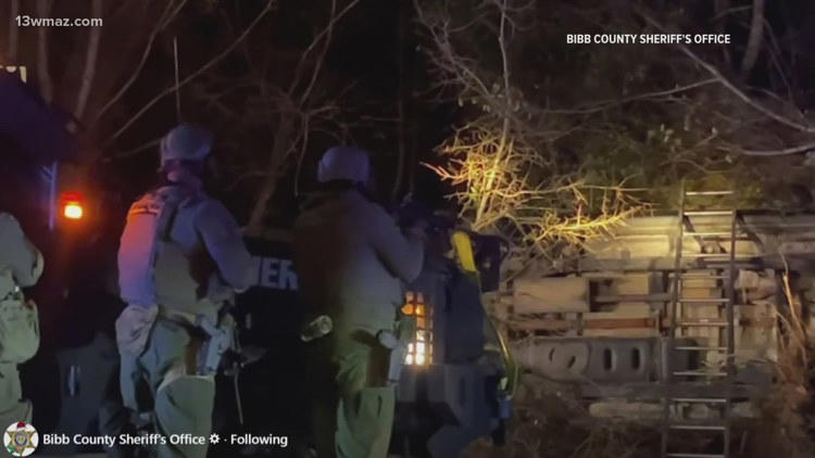 Man arrested after early morning standoff in Macon on Christmas Eve ...