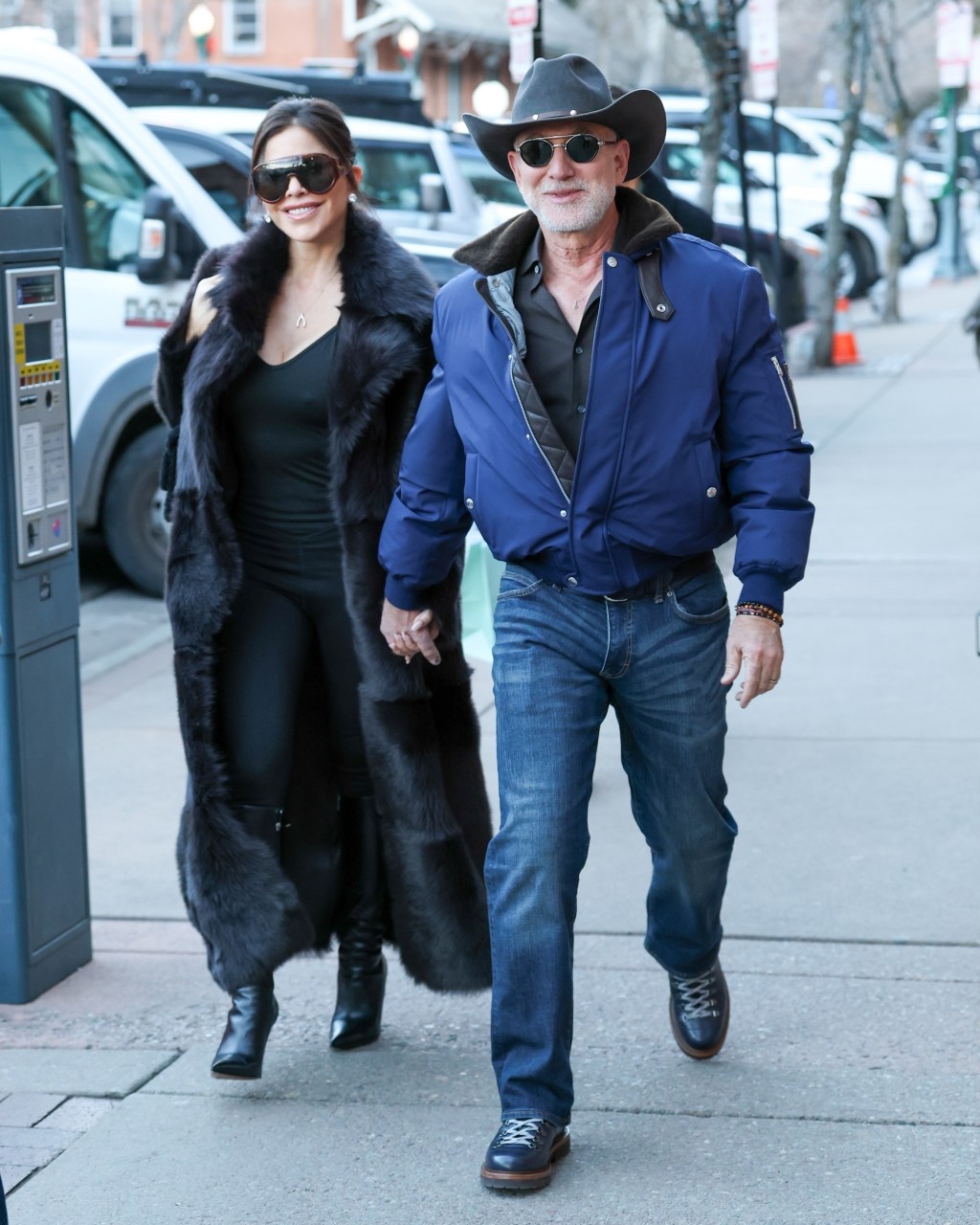 Brooks Nader kicks off Christmas with Lauren Sánchez, Jeff Bezos and ...