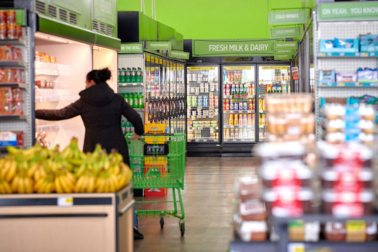 is-dollar-general-open-on-christmas-day-what-to-know-about-the-store-s