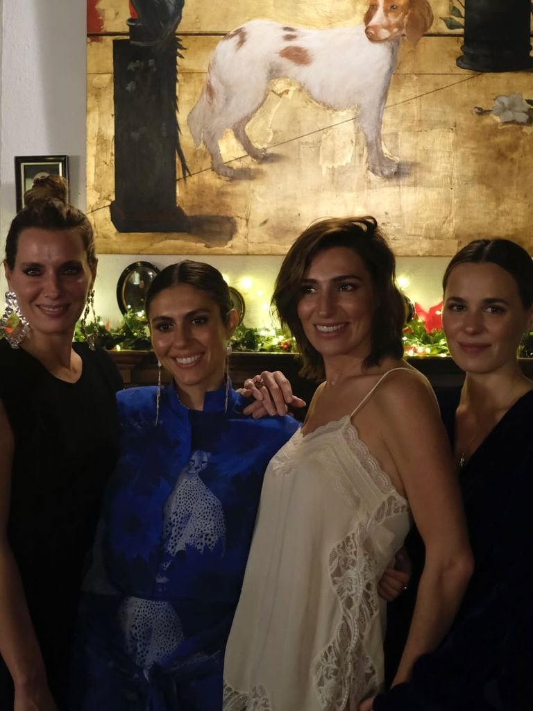 cuatro-hermanas-cuatro-estilos-los-elegantes-looks-de-nochebuena-de