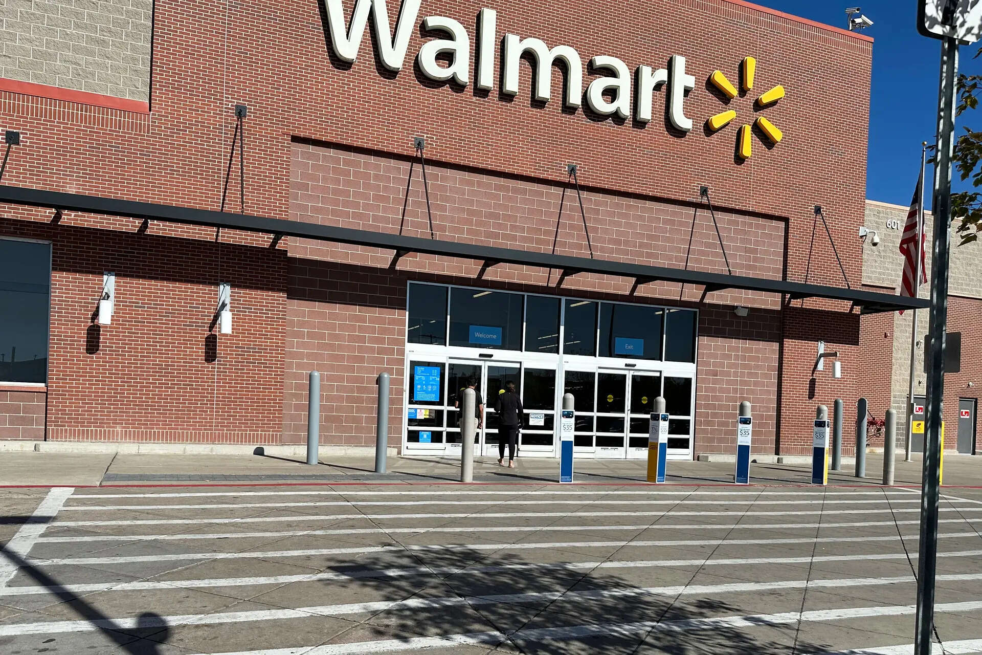 is-walmart-open-today-here-s-what-to-know-about-stores-open-on