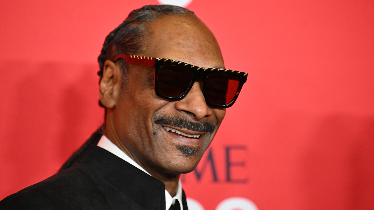 Snoop Dogg releases 'Christmas in Minnesota' ahead of Vikings halftime ...