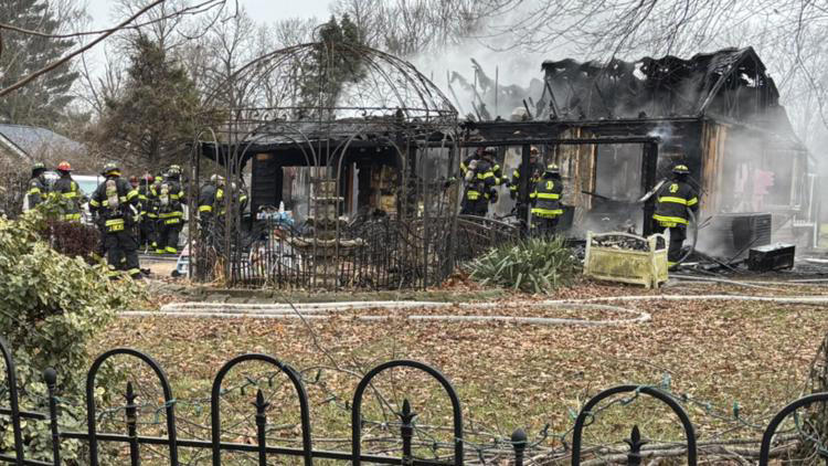 2 kids, 4 adults hospitalized after fire on Indy's east side Christmas ...