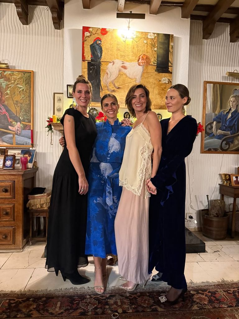 cuatro-hermanas-cuatro-estilos-los-elegantes-looks-de-nochebuena-de