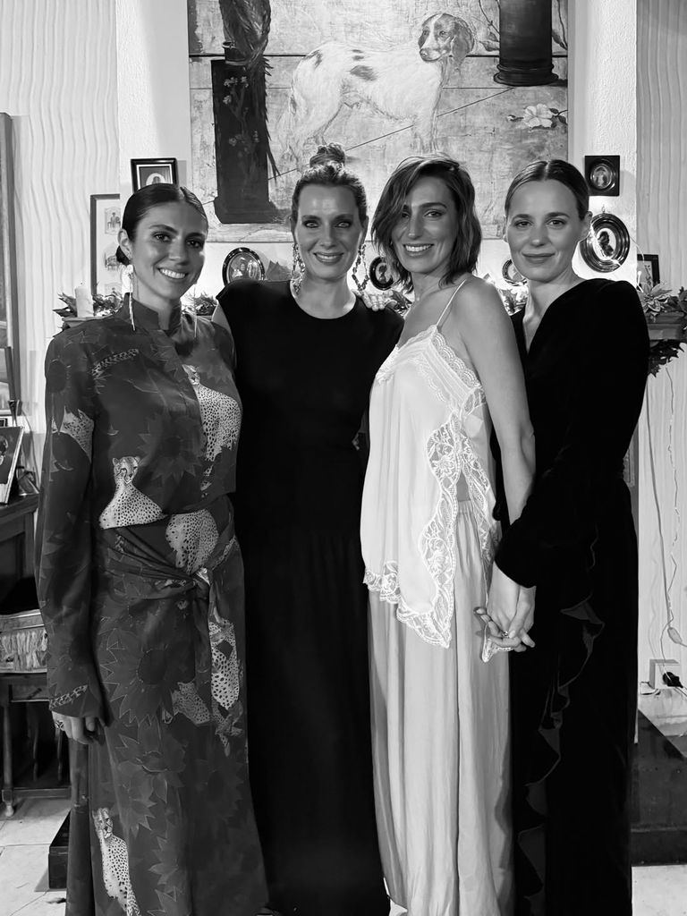 cuatro-hermanas-cuatro-estilos-los-elegantes-looks-de-nochebuena-de