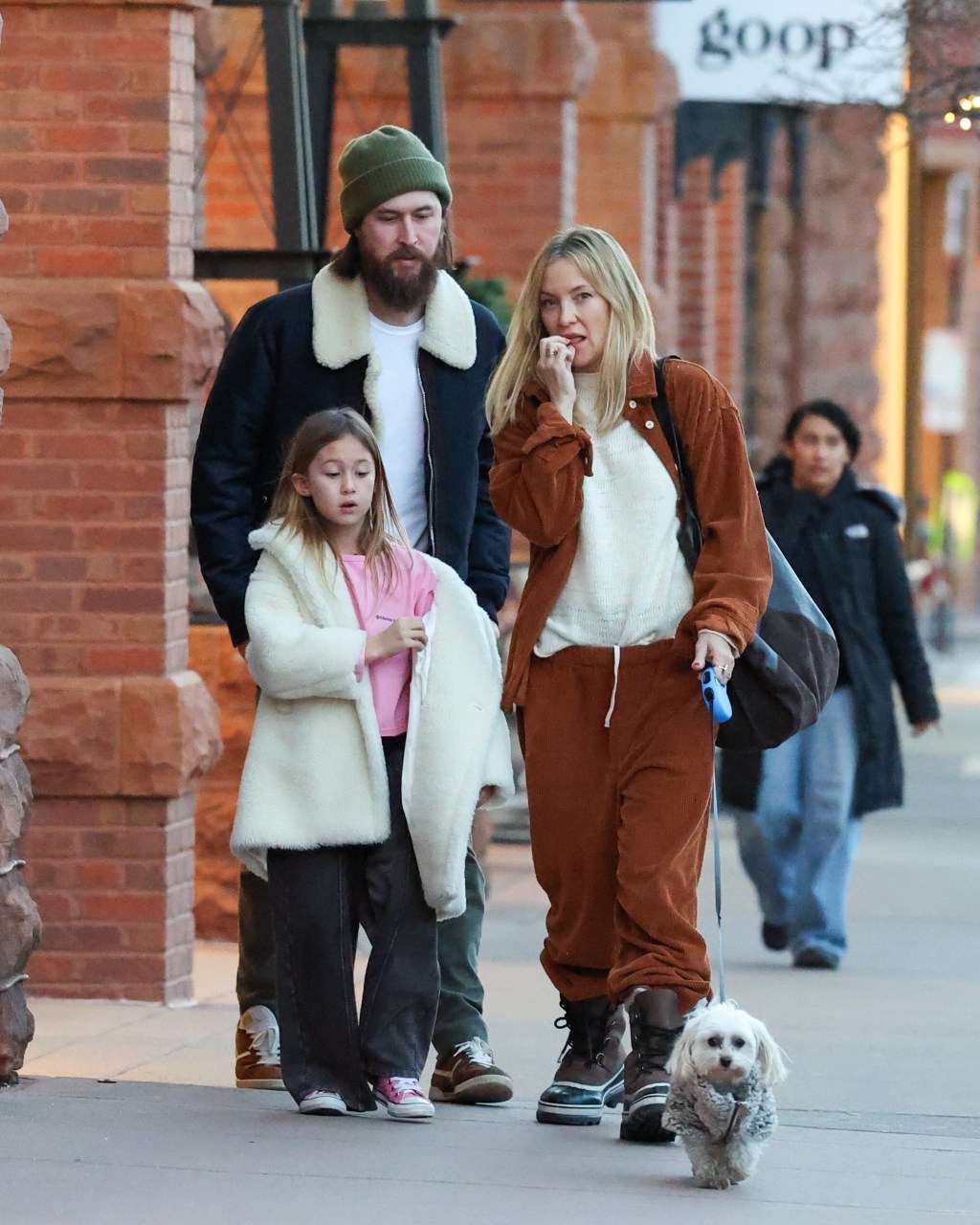 Brooks Nader kicks off Christmas with Lauren Sánchez, Jeff Bezos and ...