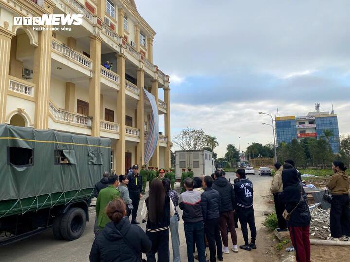 An ninh thắt chặt trong phiên tòa xét xử vợ chồng giang hồ Vi 'ngộ'