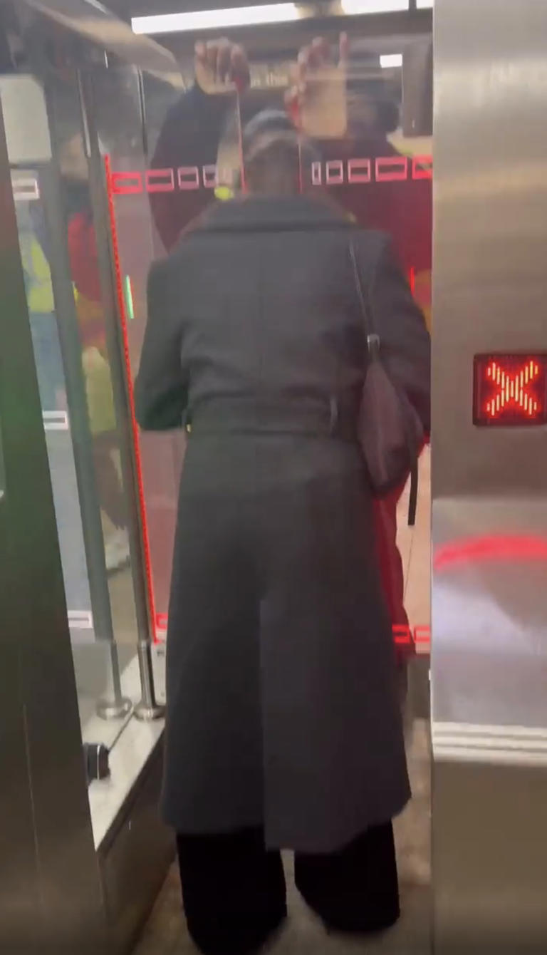 Suspected fare-beating straphanger gets stuck in new MTA turnstile gate ...