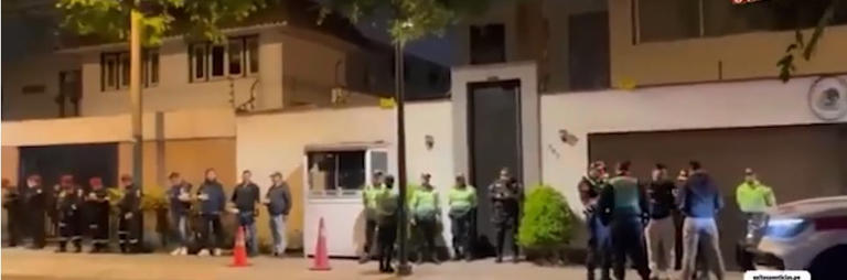 Perú intensifica cerco policial a embajada de México en Lima
