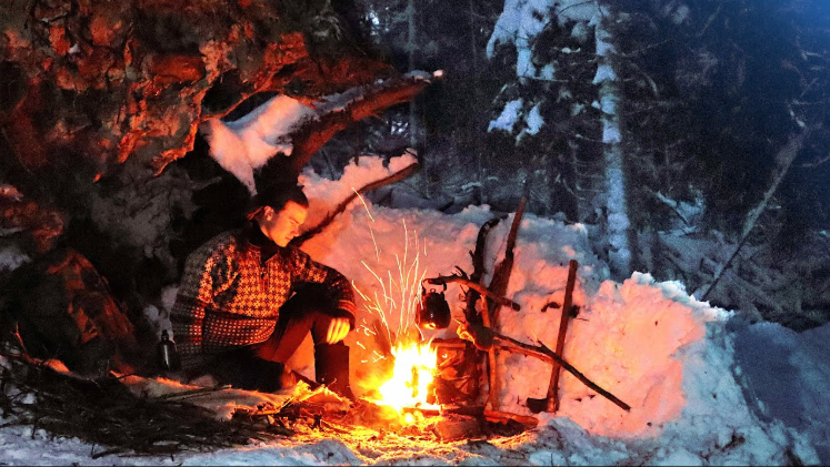 winter-bushcraft-natural-shelter-camping-in-deep-snow