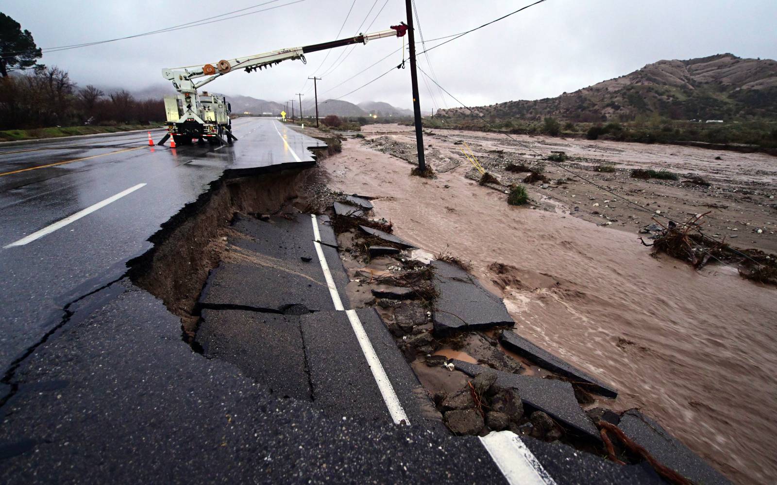 Heavy rain, flash floods hit southern California