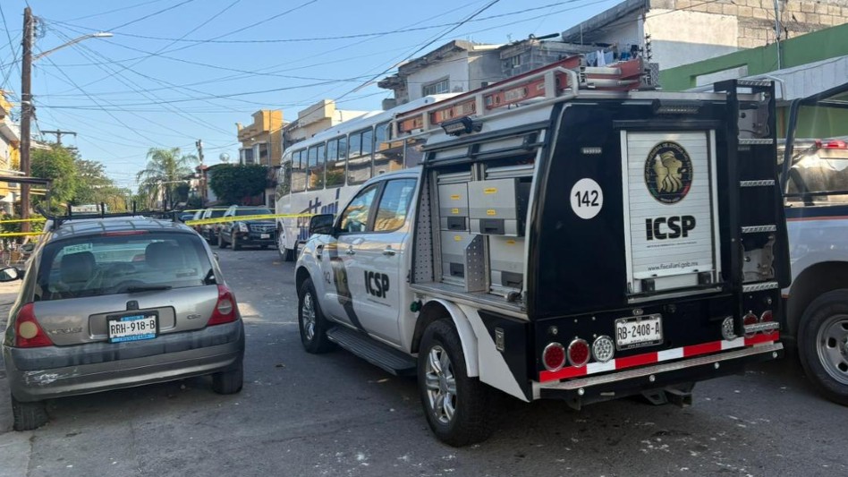 Asesinan a puñaladas a hombre mientras convivía afuera de su casa en ...