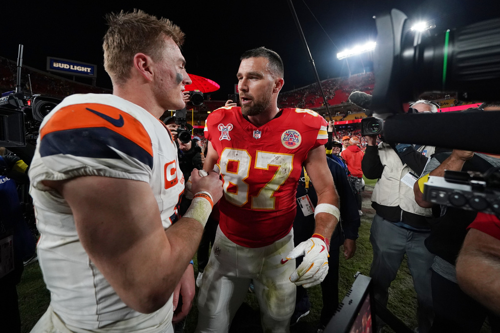 Broncos Chiefs Football