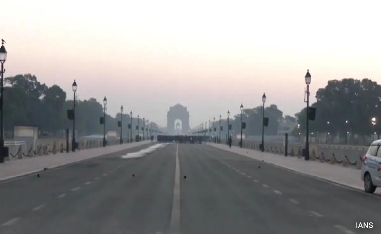 Delhi sees slight improvement in air quality, but remains in 'poor ...